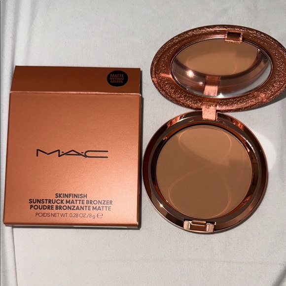 MAC Cosmetics Sunstruck Matte Bronzer - Matte medium golden - Picture 1 of 4